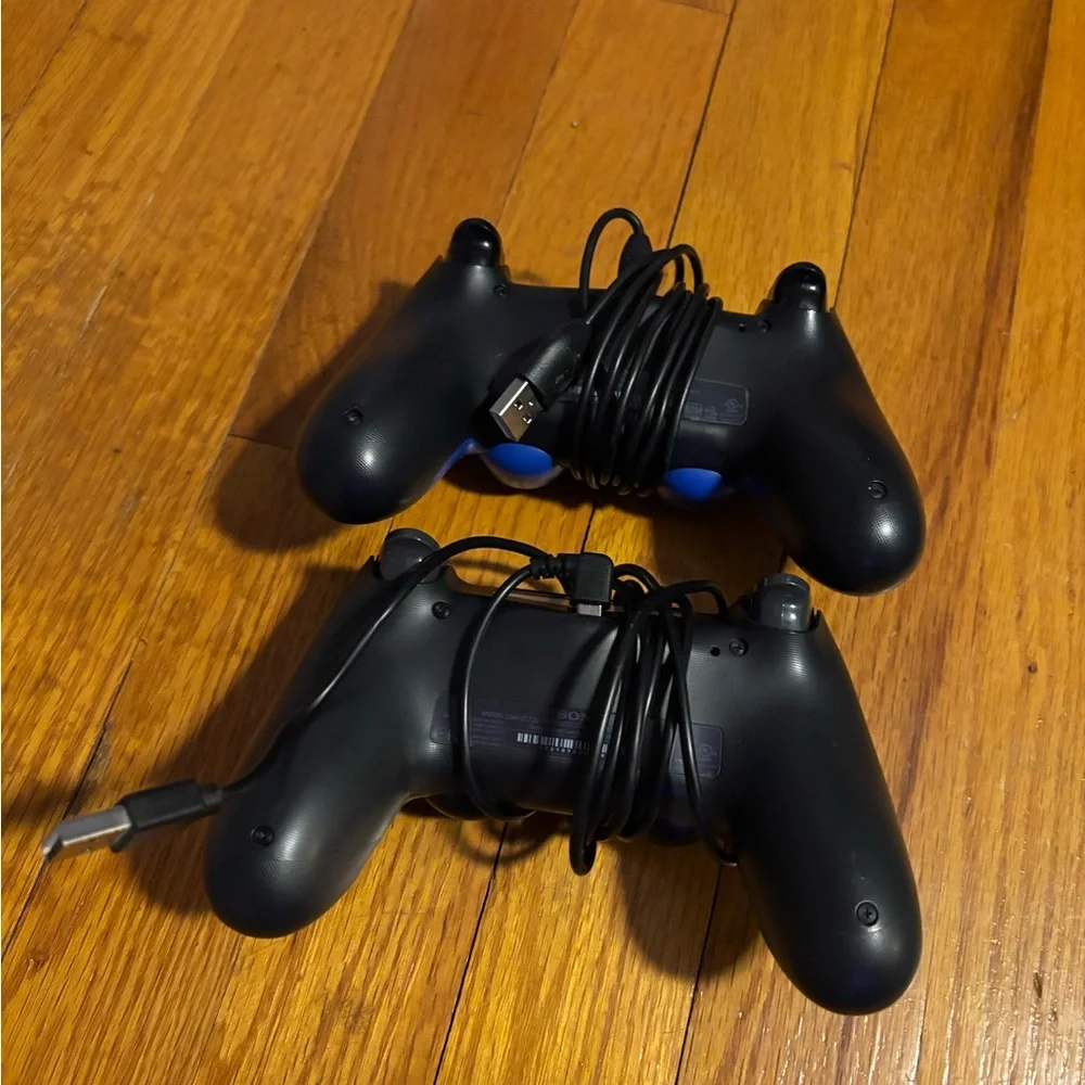 PlayStation 4 BUNDLE controllers and 10 games